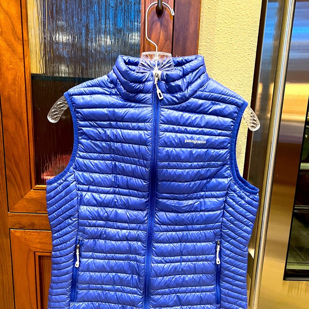 Micro down fast by Patagonia. Great piece to wear under a Gore-Tex Shell.